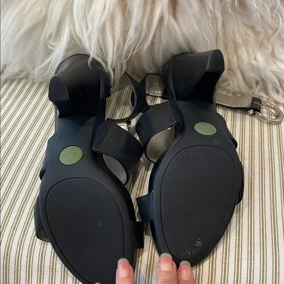 Me Too Elegant Leather Black Women's Sandals - Picture 2 of 8